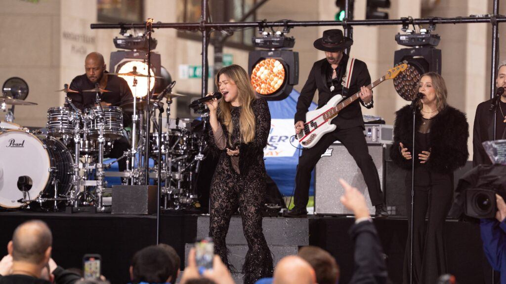 Kelly Clarkson Returning to Vegas With New Massive Residency 