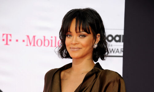 Viral Awkward Moment as Fan Tells Rihanna To Sit at Mariah Carey’s Holiday Concert