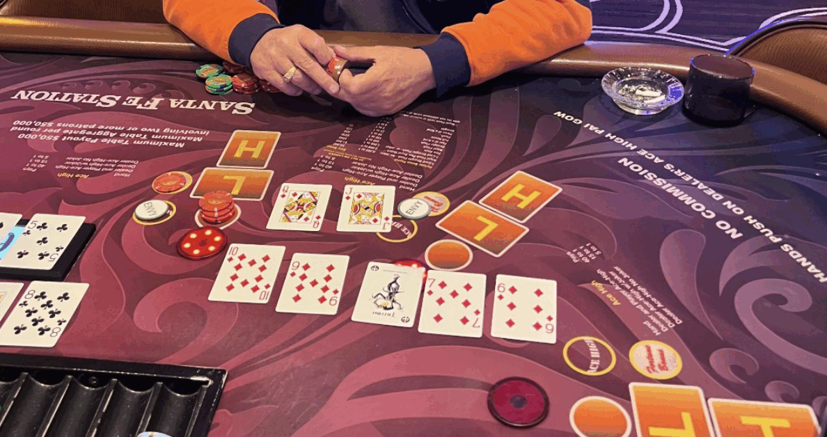Vegas Player Hits $445K Progressive Jackpot With Rare Seven-Card Flush