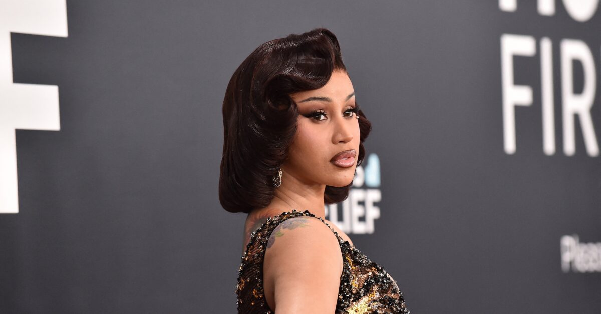 Cardi B Falls off Chair During Vegas Concert, Blames "The Government"