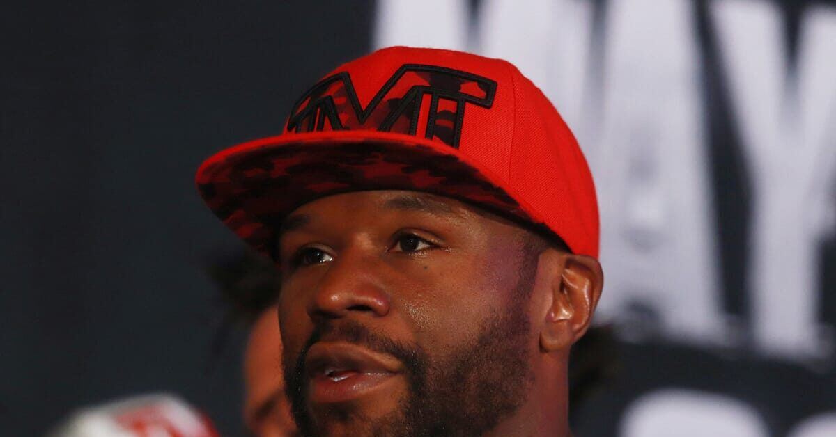 Floyd Mayweather Hit With Felony Charges in Las Vegas Over Alleged Bad Check