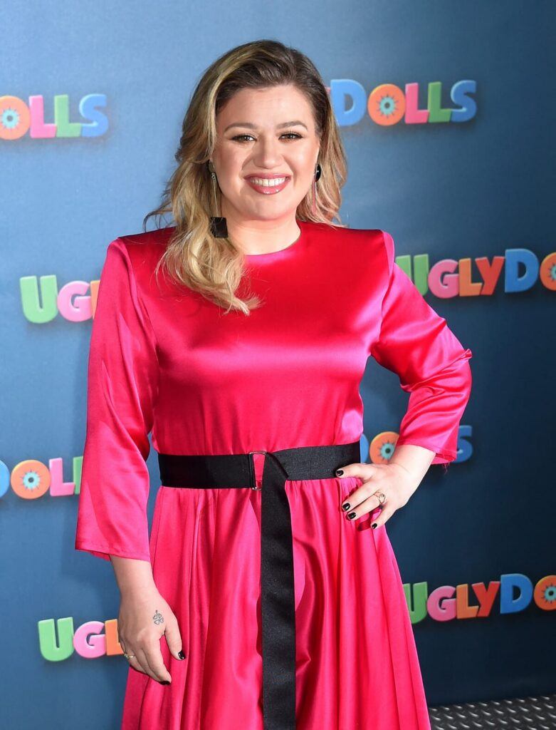 Kelly Clarkson Jokes About Suspected Cyclosporiasis After Las Vegas Show