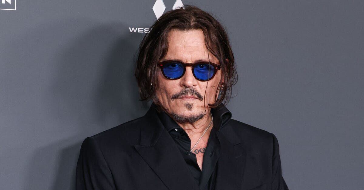 Johnny Depp Turns Drink Las Vegas Photo Call Into Unexpected Leaf-Eating Moment